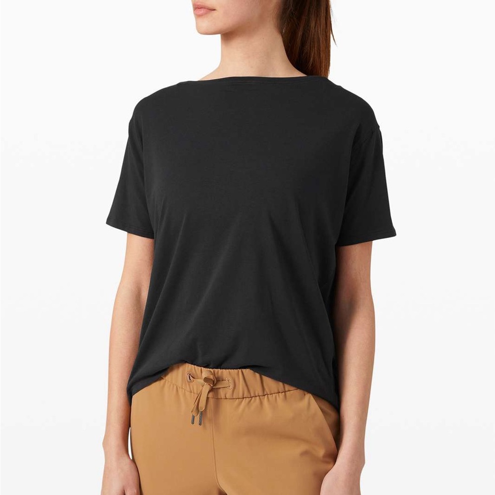 Lululemon back in action short sleeve